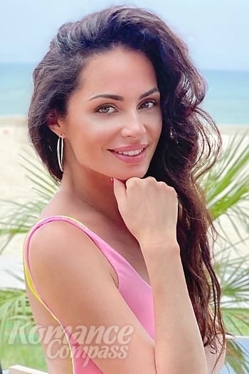 Ukrainian mail order bride Marina from Vienna with brunette hair and grey eye color - image 1