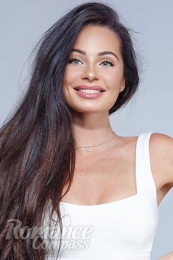 Ukrainian mail order bride Marina from Vienna with brunette hair and grey eye color - image 1