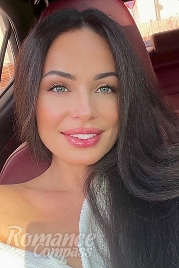 Ukrainian mail order bride Marina from Vienna with brunette hair and grey eye color - image 1