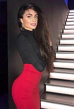 Ukrainian mail order bride Marina from Vienna with brunette hair and grey eye color - image 2