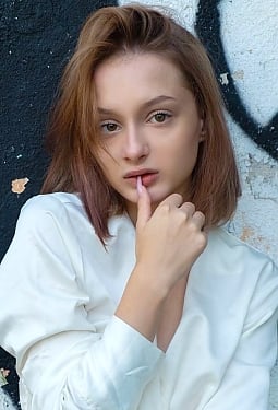 Yana, 18 y.o. from Kyiv, Ukraine