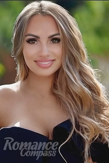 Ukrainian mail order bride Anna from Kyiv with light brown hair and brown eye color - image 1