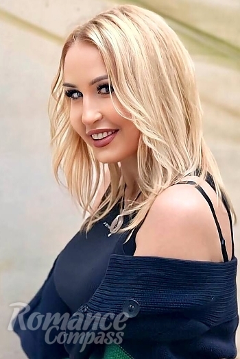 Ukrainian mail order bride Viktoria from Los Angeles with blonde hair and green eye color - image 1