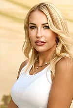 Ukrainian mail order bride Viktoria from Los Angeles with blonde hair and green eye color - image 6