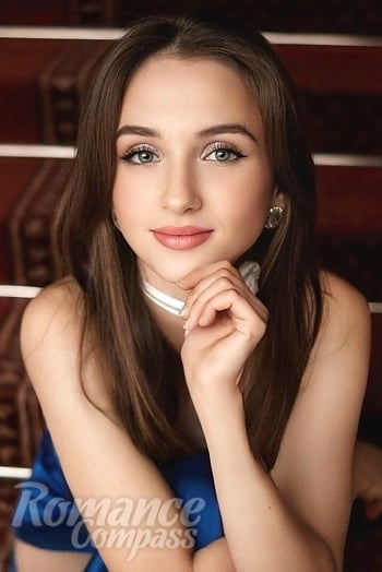 Ukrainian mail order bride Yulia from Cherkasy with light brown hair and green eye color - image 1