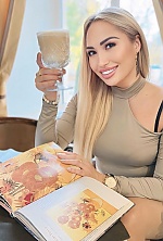 Ukrainian mail order bride Irina from Dubai with blonde hair and brown eye color - image 2