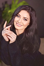 Ukrainian mail order bride Elena from Los Angeles with light brown hair and brown eye color - image 2