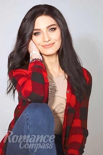 Ukrainian mail order bride Elena from Los Angeles with light brown hair and brown eye color - image 1