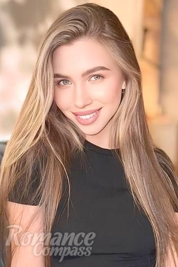 Ukrainian mail order bride Varvara from Kramatorsk with light brown hair and green eye color - image 1