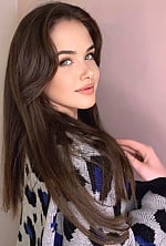 Ukrainian mail order bride Elizaveta from Valencia with light brown hair and green eye color - image 6