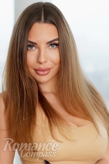 Ukrainian mail order bride Diana from Kiyiv with light brown hair and green eye color - image 1