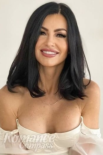 Ukrainian mail order bride Tatyana from Kyiv with black hair and black eye color - image 1