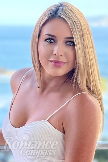 Ukrainian mail order bride Yulianna from Santa Cruz with blonde hair and green eye color - image 1