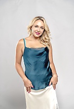 Ukrainian mail order bride Yulianna from Santa Cruz with blonde hair and green eye color - image 8