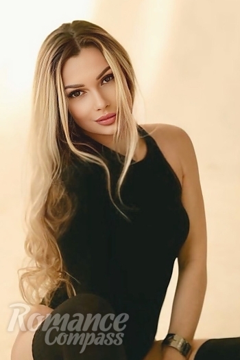 Ukrainian mail order bride Olga from Valencia with blonde hair and brown eye color - image 1