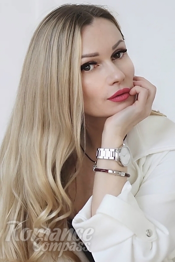 Ukrainian mail order bride Olga from Valencia with blonde hair and brown eye color - image 1