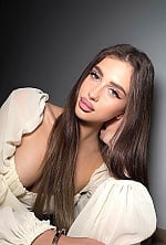 Ukrainian mail order bride Daryna from Kharkiv with brunette hair and green eye color - image 3