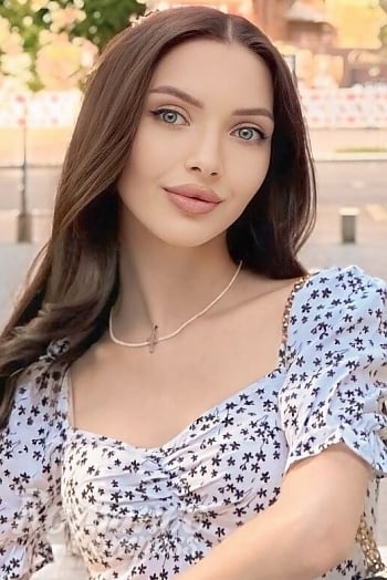 Ukrainian mail order bride Iryna from Kyiv with light brown hair and blue eye color - image 1