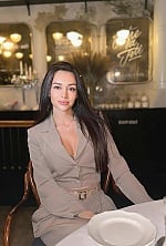 Ukrainian mail order bride Yuliya from Hamburg with brunette hair and brown eye color - image 3