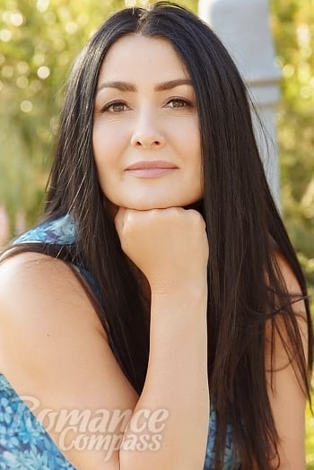 Ukrainian mail order bride Liliya from Kyiv with black hair and brown eye color - image 1