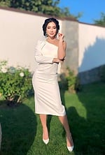 Ukrainian mail order bride Yelyzaveta from Dnipro with black hair and green eye color - image 2