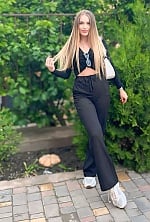 Ukrainian mail order bride Yaroslava from Kyiv with light brown hair and blue eye color - image 3