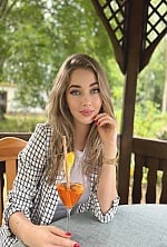 Ukrainian mail order bride Lillia from Krąków with blonde hair and green eye color - image 3