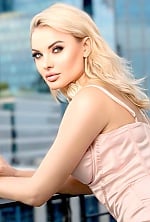 Ukrainian mail order bride Liubov from Warsaw with blonde hair and green eye color - image 5