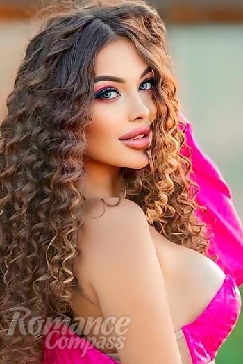 Ukrainian mail order bride Yulia from Madrid with brunette hair and grey eye color - image 1