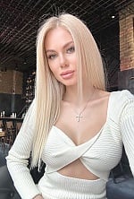 Ukrainian mail order bride Julia from Kyiv with blonde hair and green eye color - image 3