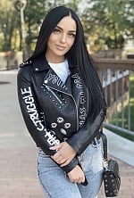 Ukrainian mail order bride Daria from Kharkiv with black hair and brown eye color - image 4