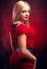 Ukrainian mail order bride Yuliia from Kyiv with blonde hair and brown eye color - image 3