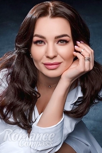 Ukrainian mail order bride Alina from Poltava with light brown hair and grey eye color - image 1
