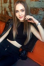 Ukrainian mail order bride Anastasia from Milan with light brown hair and hazel eye color - image 2