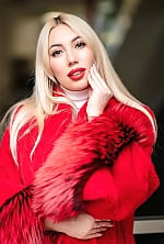 Ukrainian mail order bride Mariia from Munich with blonde hair and green eye color - image 6