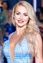 Ukrainian mail order bride Olga from Valencia with blonde hair and green eye color - image 3