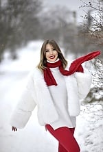 Ukrainian mail order bride Julia from Kharkiv with light brown hair and green eye color - image 7