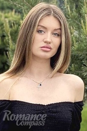 Ukrainian mail order bride Alina from Vinnytsia with light brown hair and green eye color - image 1