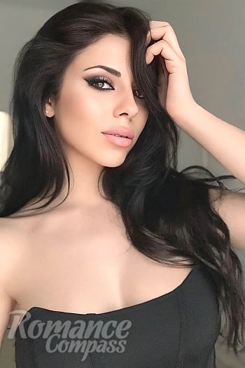Ukrainian mail order bride Andrea from Los Angeles with brunette hair and brown eye color - image 1
