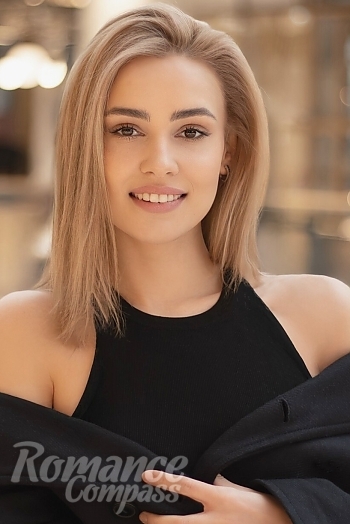 Ukrainian mail order bride Victoria from Canterbury with blonde hair and brown eye color - image 1