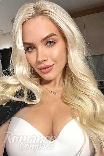 Ukrainian mail order bride Yuliya from Kyiv with blonde hair and green eye color - image 1