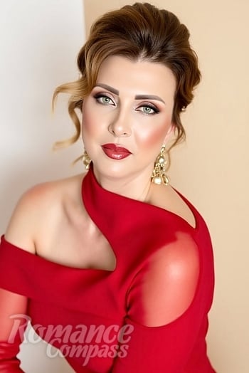 Ukrainian mail order bride Victoria from Berdychiv with light brown hair and green eye color - image 1