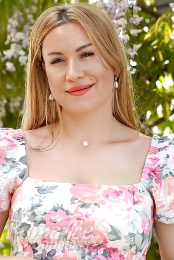 Ukrainian mail order bride Olga from London with blonde hair and blue eye color - image 1