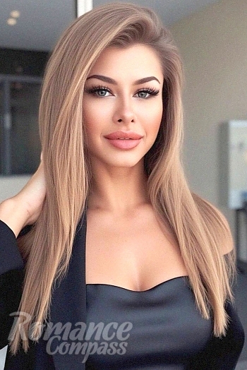 Ukrainian mail order bride Valeria from Kyiv with light brown hair and green eye color - image 1