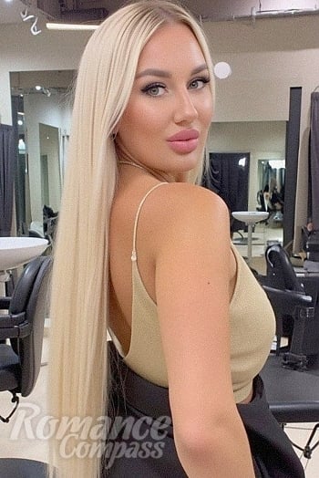 Ukrainian mail order bride Elena from Warsaw with blonde hair and green eye color - image 1