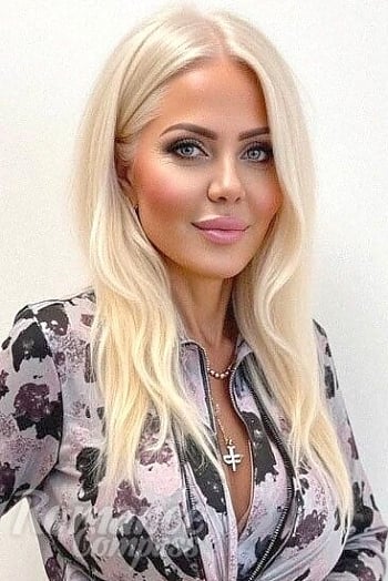 Ukrainian mail order bride Natalia from Los Angeles with blonde hair and blue eye color - image 1
