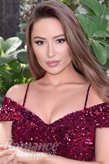 Ukrainian mail order bride Alexandra from Kyiv with light brown hair and brown eye color - image 1