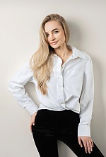 Ukrainian mail order bride Inna from London with blonde hair and green eye color - image 9