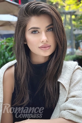 Ukrainian mail order bride Elena from Kyiv with light brown hair and brown eye color - image 1