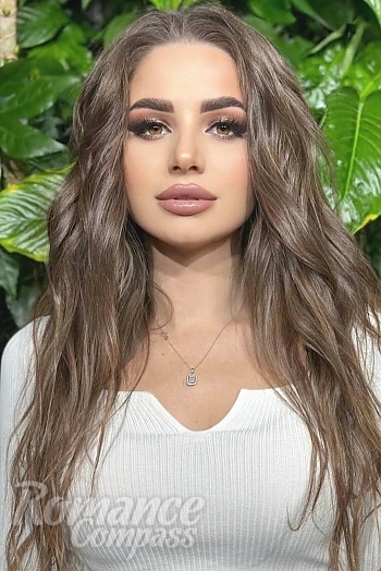 Ukrainian mail order bride Marharyta from Kyiv with brunette hair and brown eye color - image 1